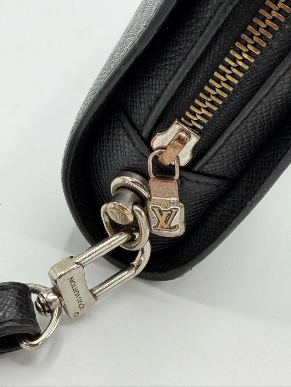 Louis Vuitton Taiga Leather Baikal Clutch Organizer Wristlet Black